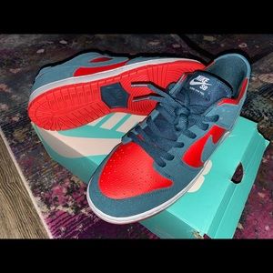 Men’s Nike SB dunk reverse shark Sz 12 SUPER RARE